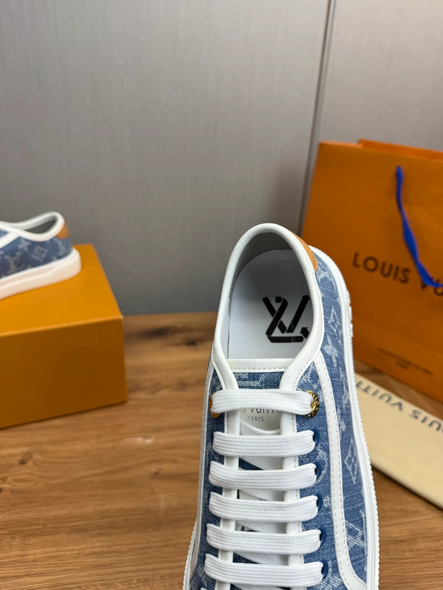 Men's shoes 💰600💰 LV. Hot sale at the counter 🔥Couple canvas shoes 👩‍❤️‍👨 Official website synchronization, original brand printed fabric + original original sole, 36-45 (40 for women, 38.45 for men, custom-made, non-refundable)